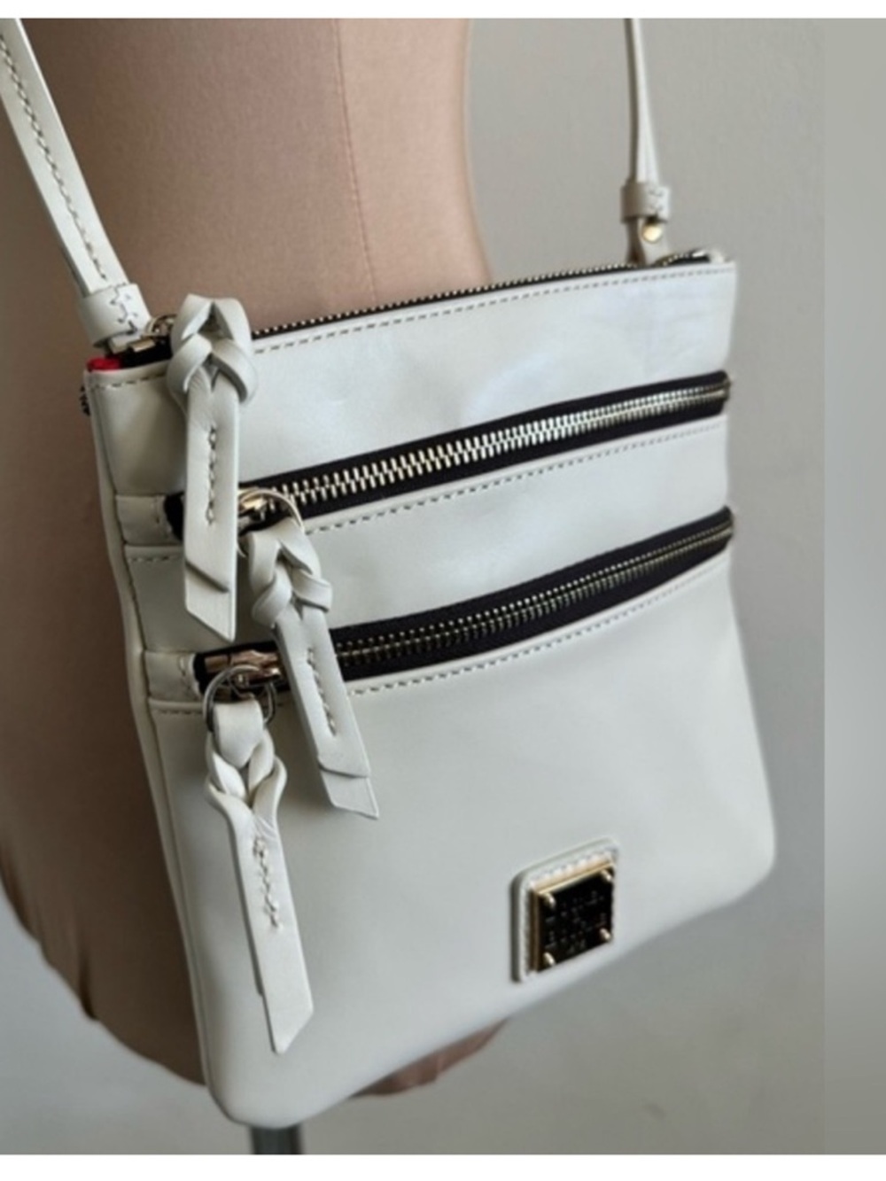 💕Dooney & Bourke Penrose Triple Zip Flat Crossbody Cream Purse💕